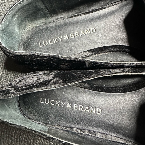 Lucky Brand Women's Black crushed Velvet Loafers. Women’s 6 - Picture 4 of 5